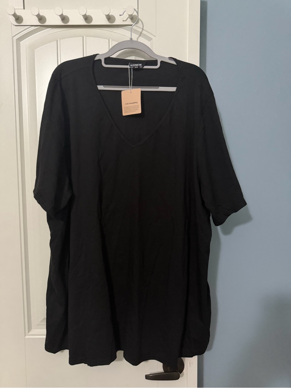 BloomChic Black V-Neck Short Sleeve Women’s Top